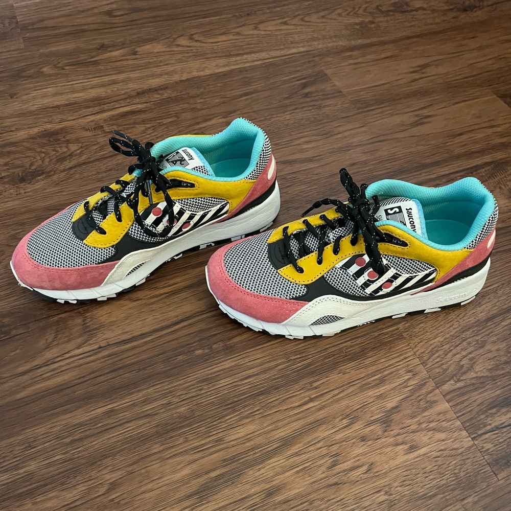 Saucony Shadow 6000 - Sweet Treat Licorice - size 7 (Women’s 8.5) - never worn